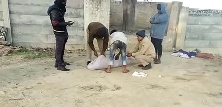 ठंड लगने से हुई युवक की मौत, शव को पोस्टमार्टम के लिए भेजा