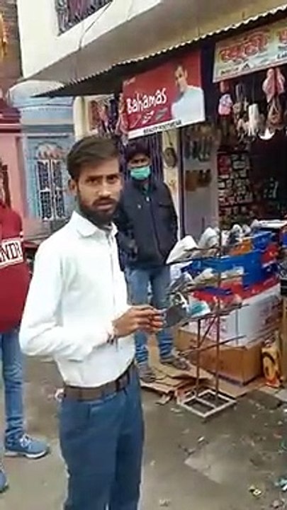 जिलाधिकारी के निर्देश पर उपजिलाधिकारी द्वारा बड़े बकायेदारों के विरुद्ध अभियान चलाया गया