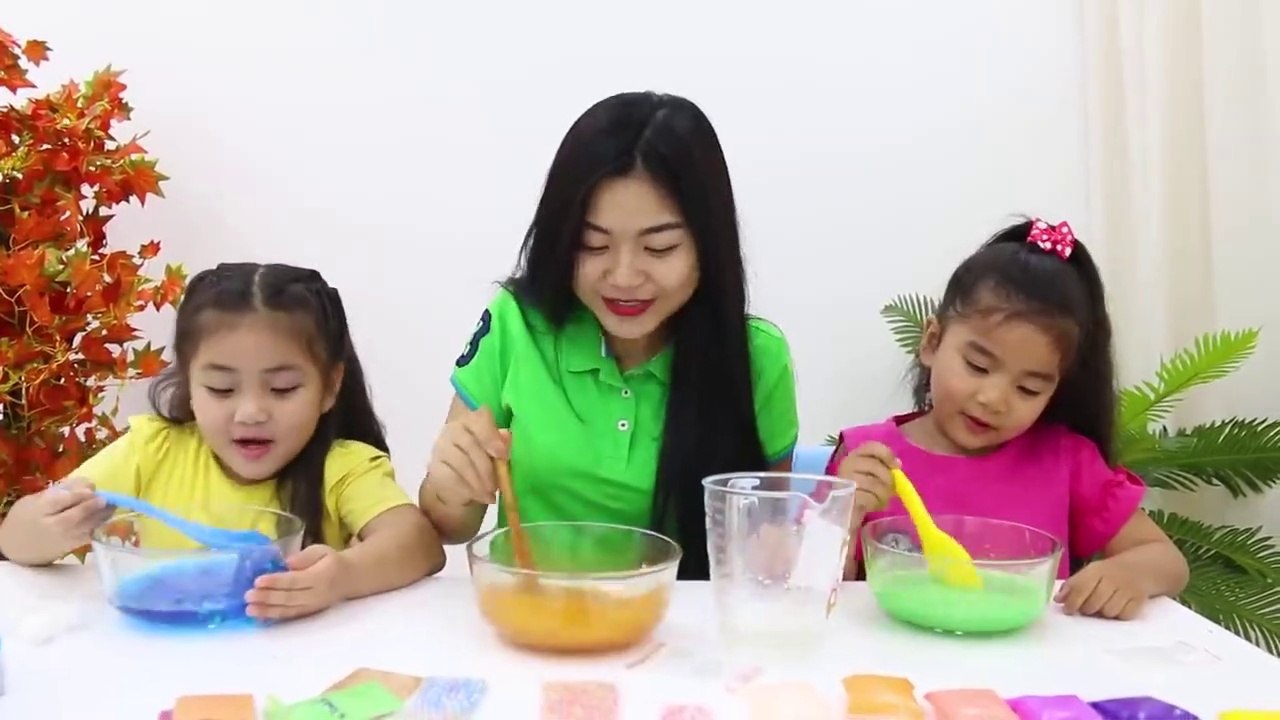 Annie & Suri Pretend Play Making Satisfying Slime Surprise Eggs