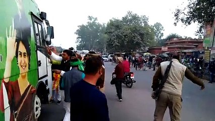 किसान यात्रा बस अड्डे पर पहुंची, पुलिस ने खदेड़ा