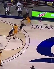 Premier dunk à l'université pour la joueuse de Stanford Fran Belibi