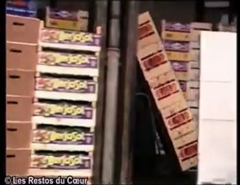 Les Enfoirés - La chanson des restos clip (1986)