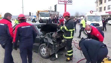- Lüks otomobile çarpan araç hurdaya döndü