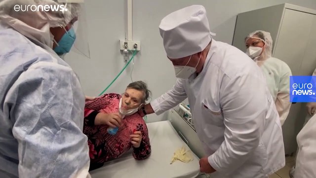 Belarus lideri Lukaşenko Covid-19 hastası kendisini tanımayınca maskesini çıkardı