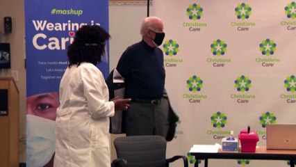 Vaccino anti-Covid, la prima dose di Joe Biden: "Vaccinatevi tutti!"