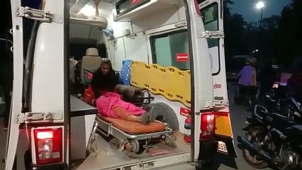 जलालाबाद : साईकिल बचाने के चक्कर मे ई रिक्शा पलटा, दो युवती घायल