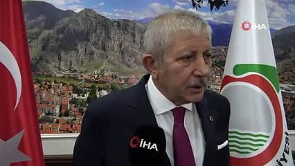 Su seviyesi azalan Yeşilırmak'ın rengi kirlilikten karardı