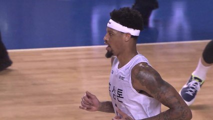 코로나19에도 잇단 외국인 교체...프로농구·배구 "끝까지 간다" / YTN