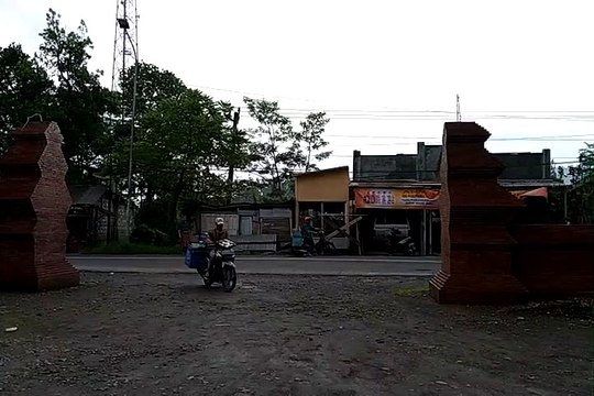 Suasana Tempat Wisata Bramakendali Candi Batur