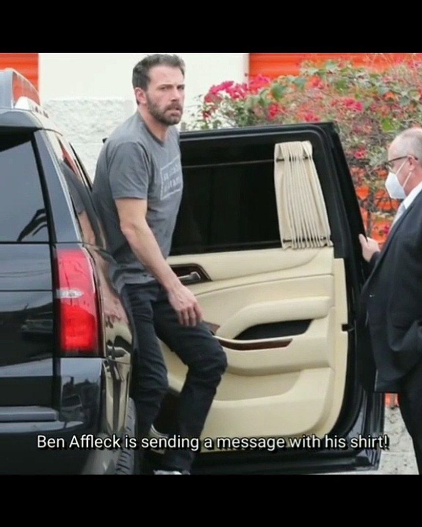 ⁣Ben Affleck Sends a Message with His Shirt