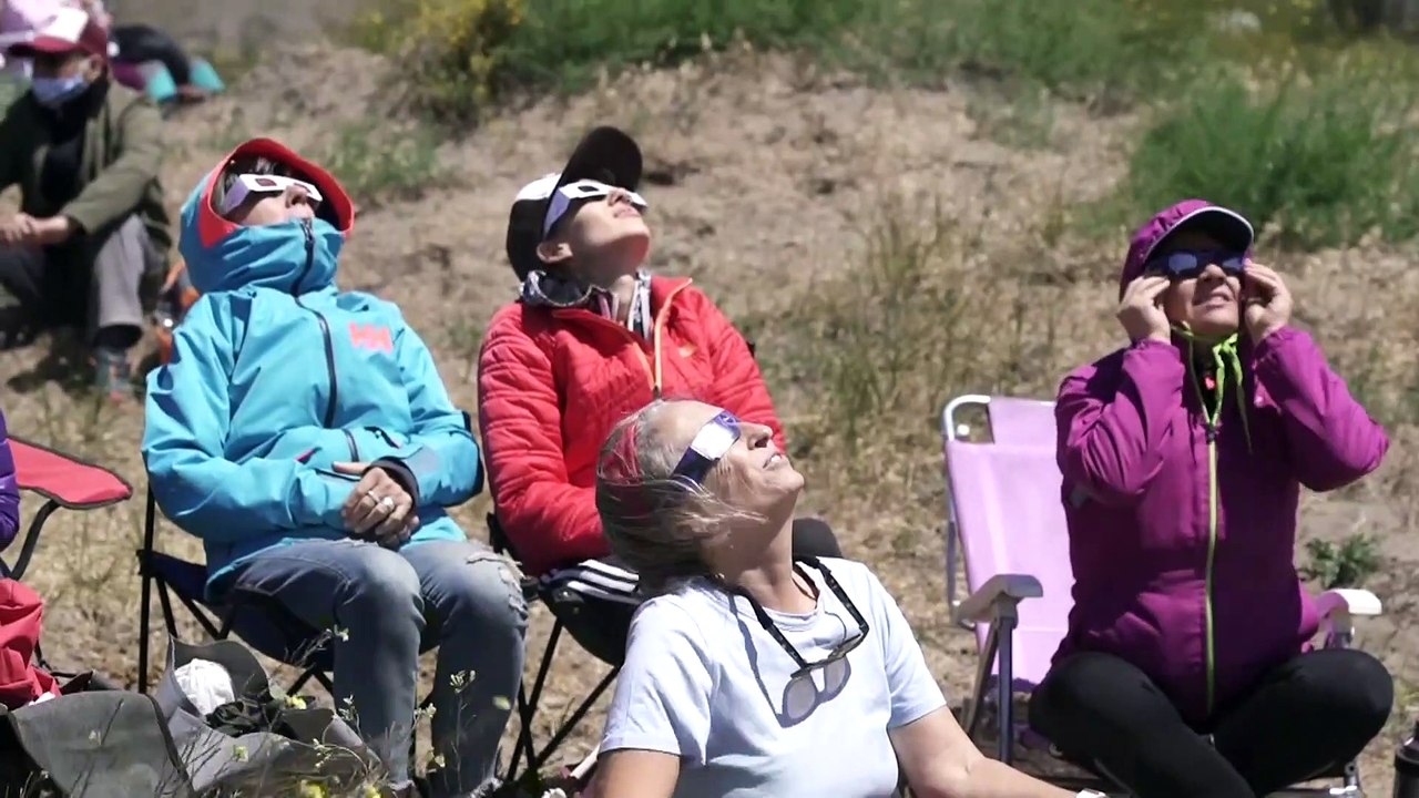 Totale Sonnenfinsternis verdunkelt den Himmel über Teilen Südamerikas