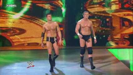 Triple H invade la casa de Randy Orton rumbo a Wrestlemania 25