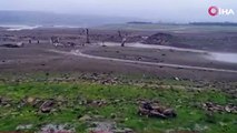 Suyun yüzlerce metre çekildiği Sazlıdere Barajı'nda ev kalıntıları ortaya çıktı