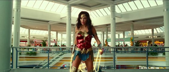 Wonder Woman 1984 Movie Clip - Mall rescue