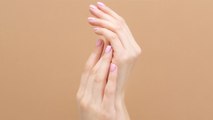 सर्दियो में हाथों के रूखेपन को दूर करेगा ये  तरीका। Home Remedies For Dry Skin On Your Hands।Boldsky
