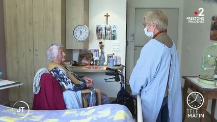 Coronavirus : la réunion des personnes âgées avec leur famille facilitée pour les fêtes