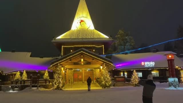 Papá Noel tranquiliza a los niños preocupados por la Navidad marcada por la pandemia