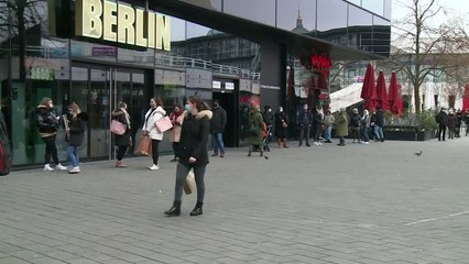 Run auf Geschäfte einen Tag vor dem harten Lockdown