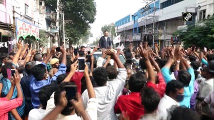 मदुरै में मक्कल नीडि माईम के प्रमुख कमल हासन का रोडशो, कोविड-19 मानदंडों का उल्लंघन