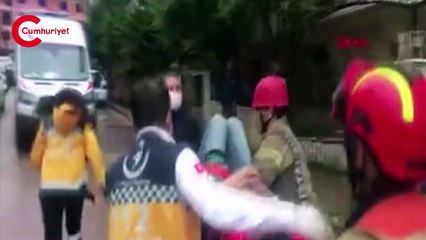 Avcılar’da 5 katlı binanın 3 balkonu çöktü: 2 yaralı