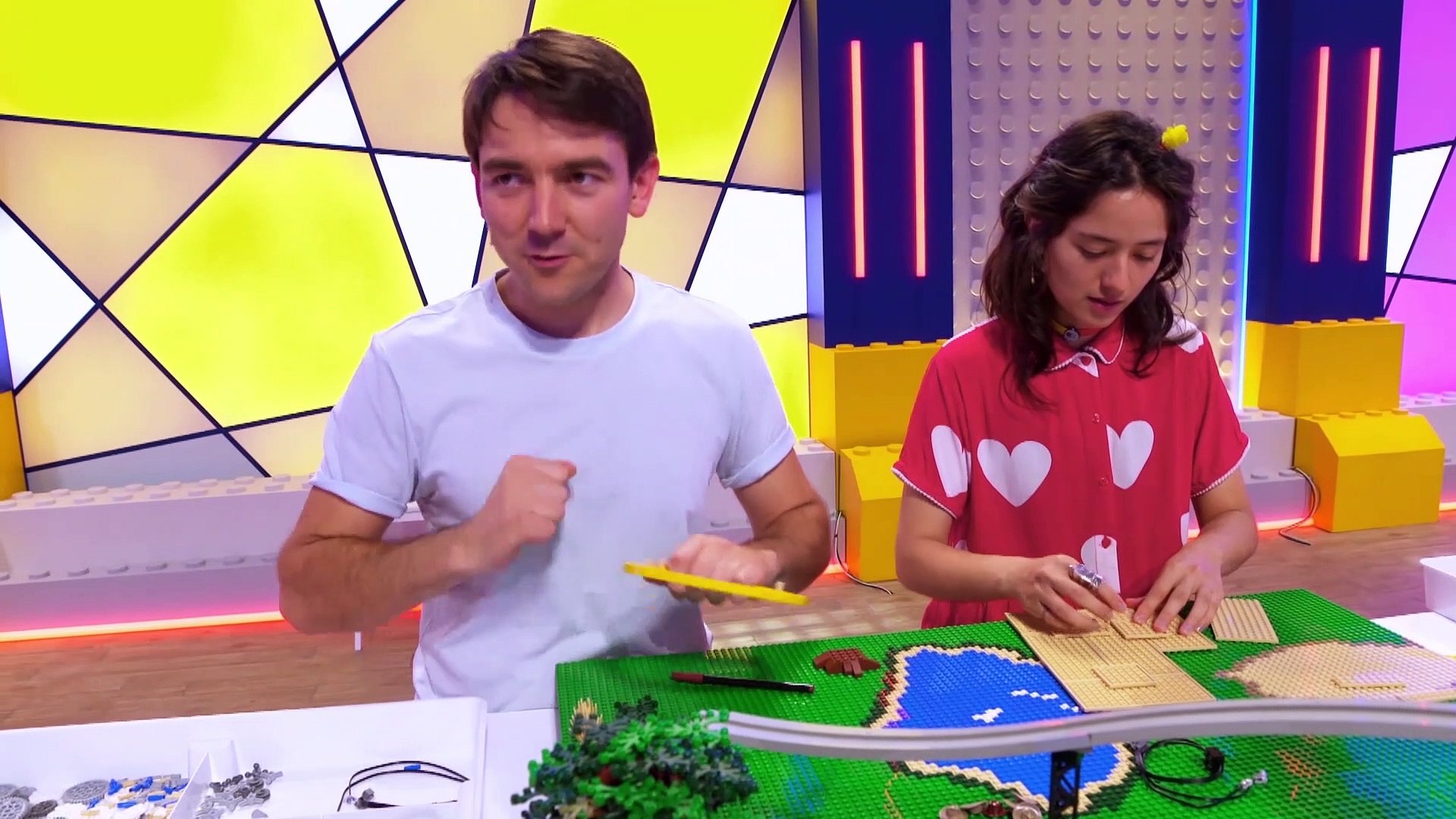 Lego Masters : Marguerite et Renaud imaginent un parc d'attractions pour  poussins - Vidéo Dailymotion