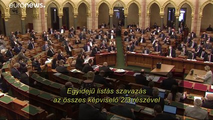 Ουγγαρία: Τροπολογία που απαγορεύει την υιοθεσία σε ομόφυλα ζευγάρια