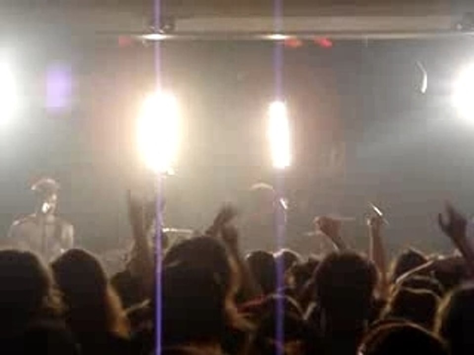 BB Brunes - Concert à Vauréal le 17.02.08 - " Dynamite "