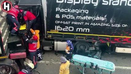 İTFAİYE EKİPLERİ TIR ŞOFÖRÜNÜ SIKIŞTIĞI YERDEN KURTARDI