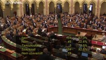 Parlamento húngaro aprova emendas constitucionais anti-LGBT