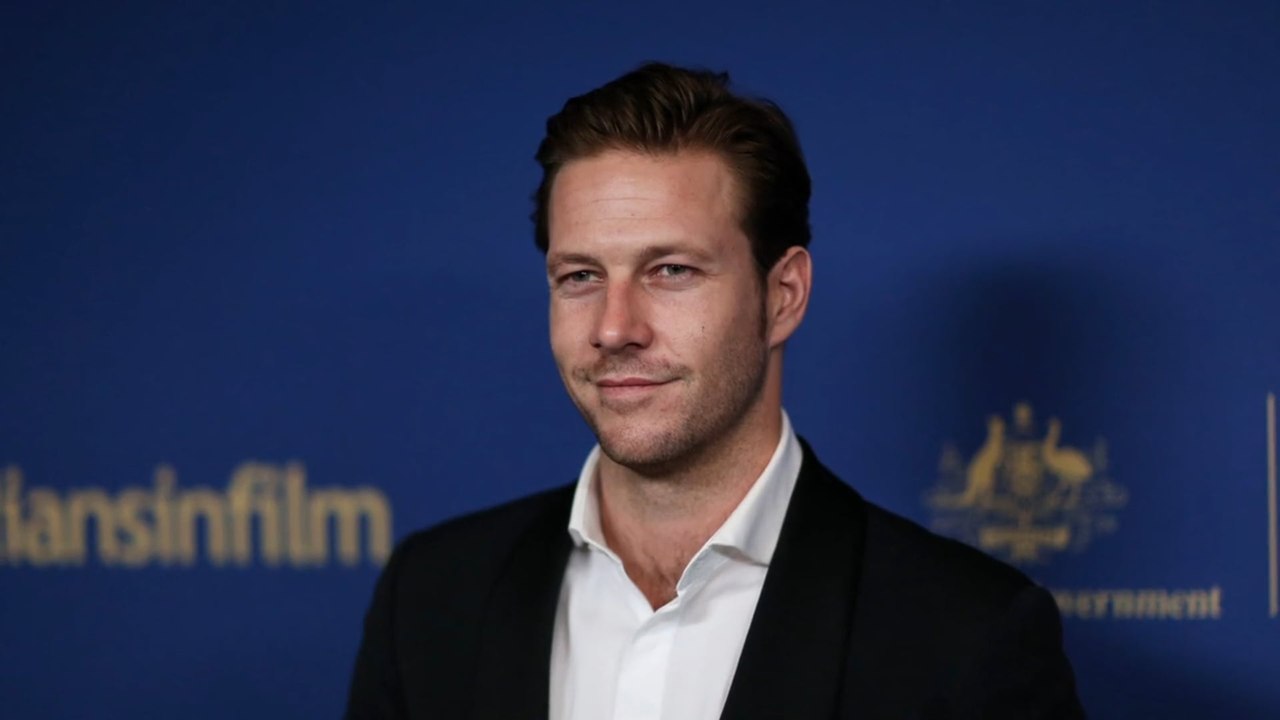 „Holidate“-Luke Bracey: Das müsst ihr über den Schauspieler wissen