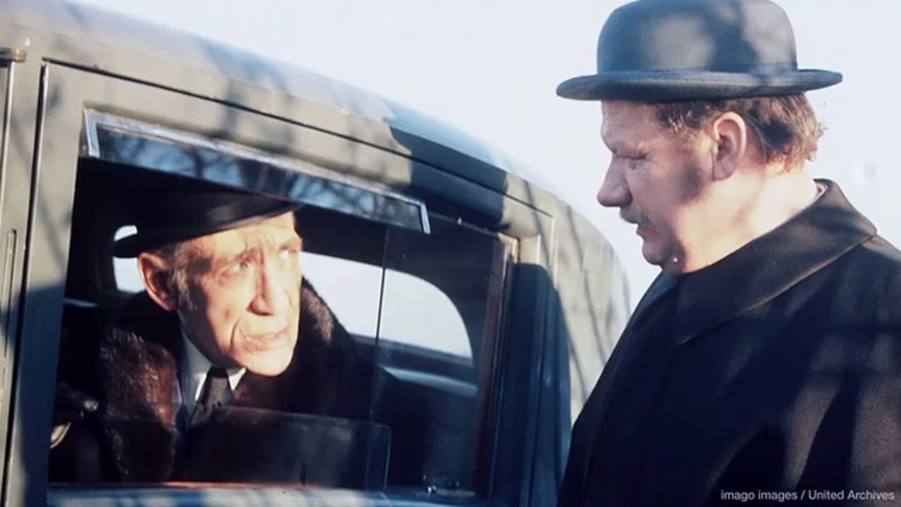 „Graf Yoster gibt sich die Ehre“: Das müsst ihr über die Kultserie wissen