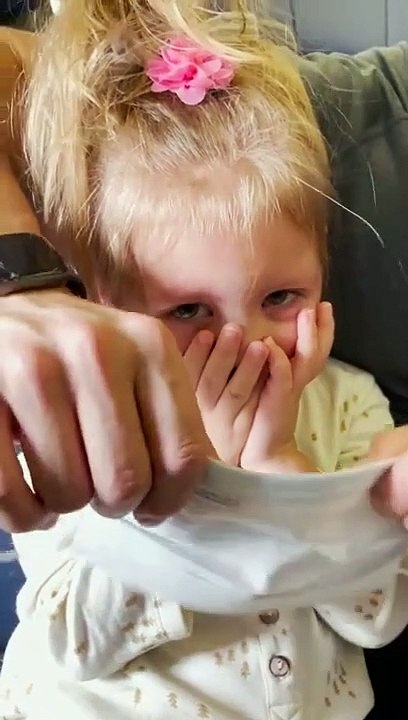 Ils se font expulser d’un avion parce que leur fille  de 2 ans ne veut pas porter un masque