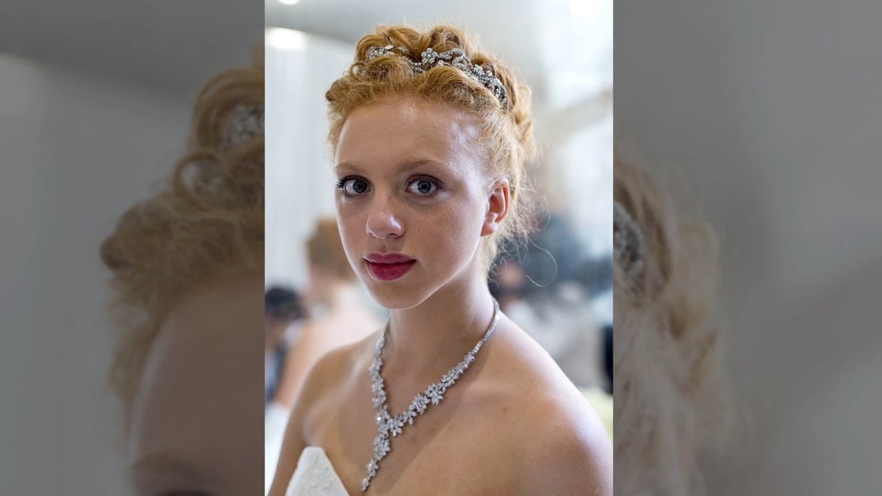 Anna Ermakova in Leder - kürzer geht nicht, oder?