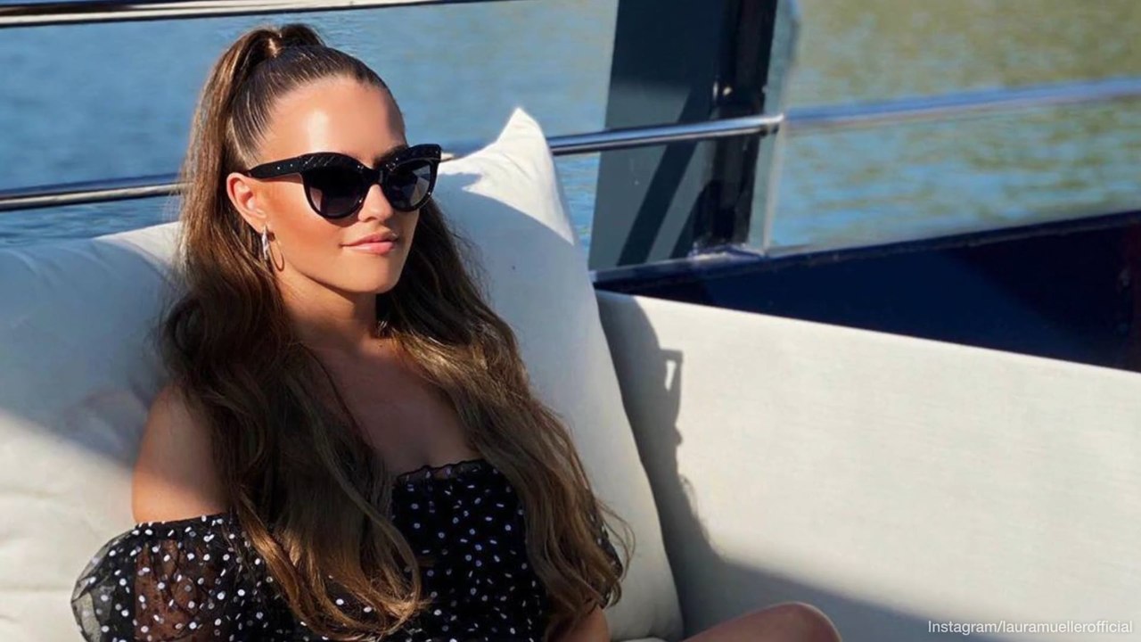 Kürzer geht nicht: Laura Müller zeigt im Mini-Dress Bein