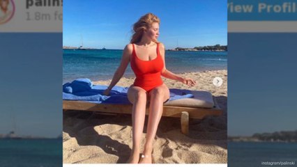 Heiße „Baywatch“-Nixe: Palina Rojinski im roten Badeanzug
