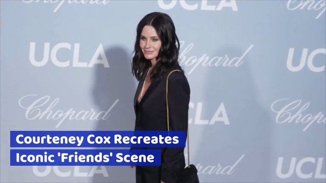 Courteney Cox Recreates Iconic 'Friends' Scene