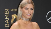 Lena Gercke im Sport-BH und mit Riesen-Babykugel