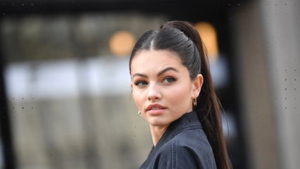 Video herunterladen: Thylane Blondeau: Einst schönstes Mädchen der Welt nur im Hemd auf der Fashion Week