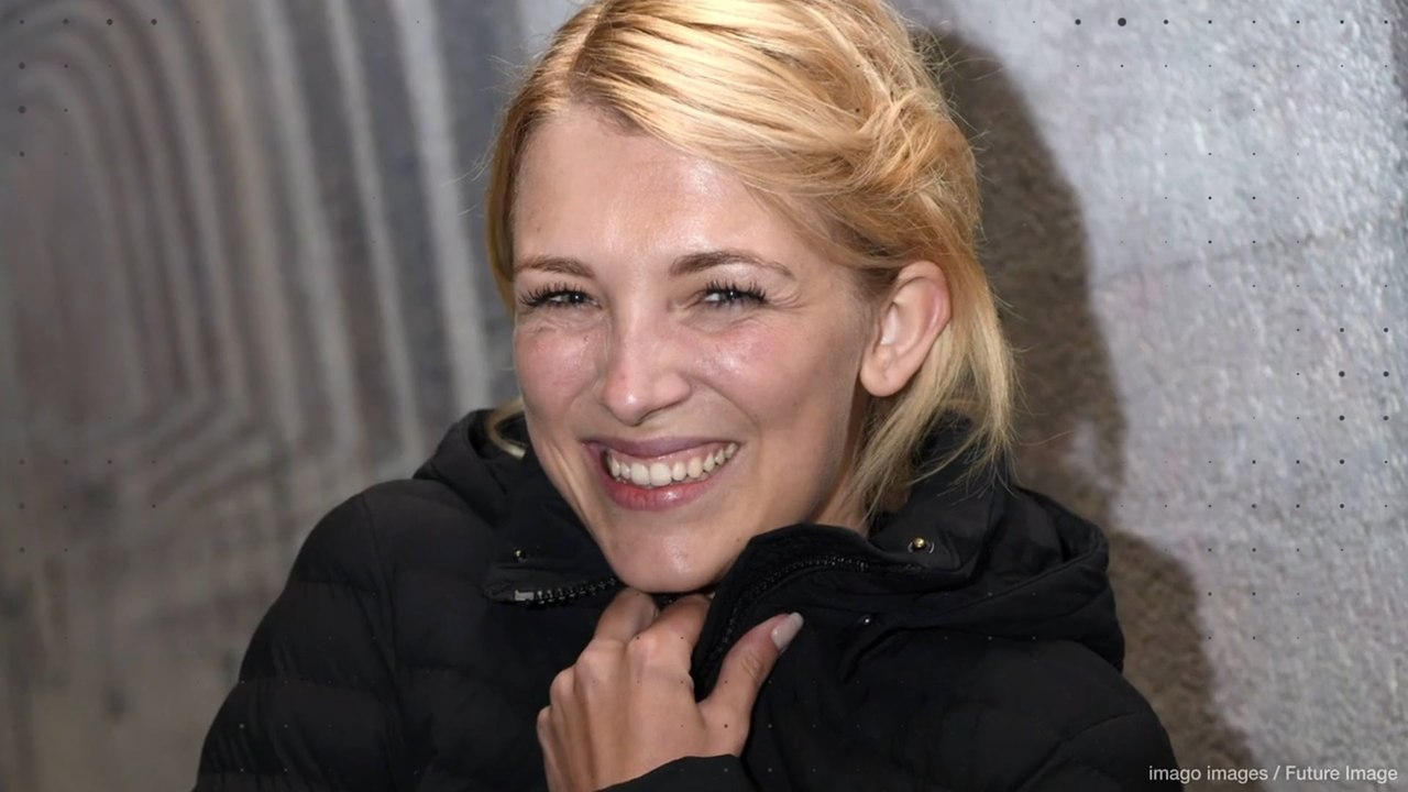 Iris Mareike Steen zeigt ihren Hammer-Body im Badeanzug mit Mega-Ausschnitt