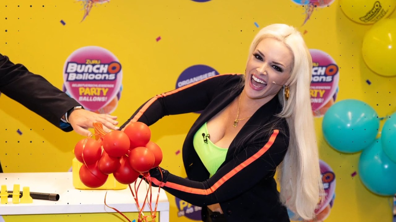 Sie posiert in brauner Mähne neben Sophia: Hat sich Daniela Katzenberger neuen Look verpasst?