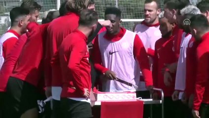 Eto'o'yu sinirlendiren doğum günü kutlaması