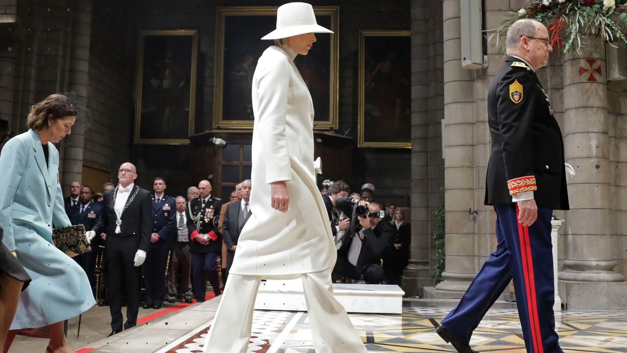 Charlène von Monaco: Beim Nationalfeiertag trägt sie einen Weiß-Alloverlook