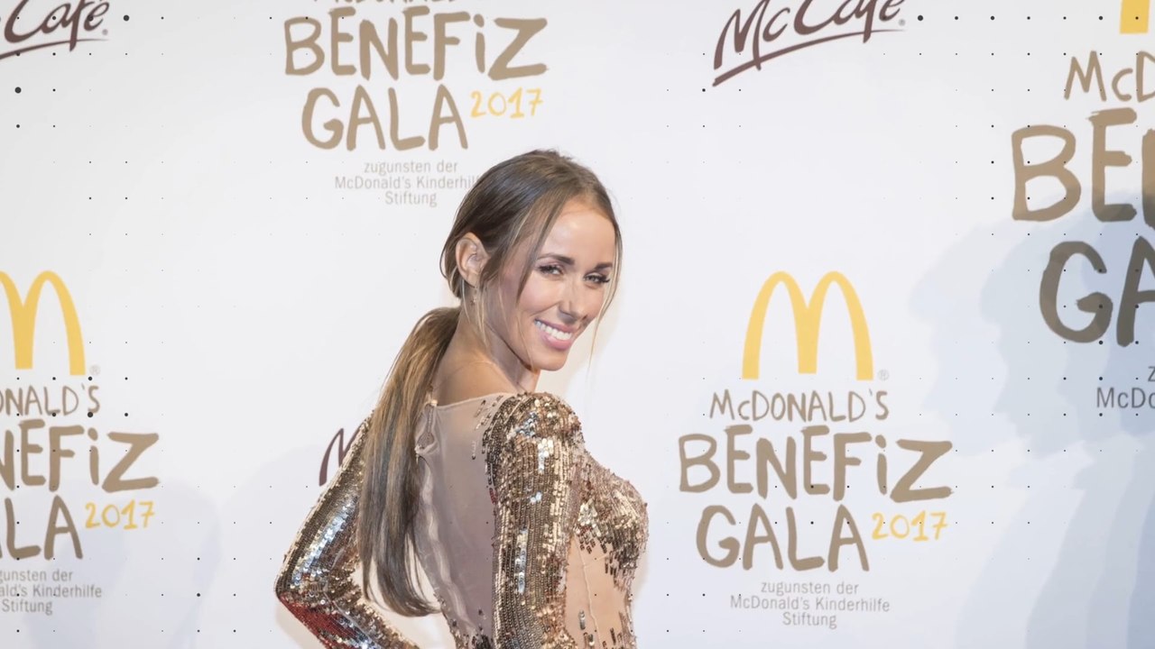 Annemarie Carpendale in heißem Lackleder-Einteiler