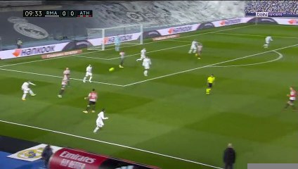 La Liga : La passe... du dos de Karim Benzema !