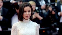 Verführerisch! Lena Meyer-Landrut mit rotem Schmollmund