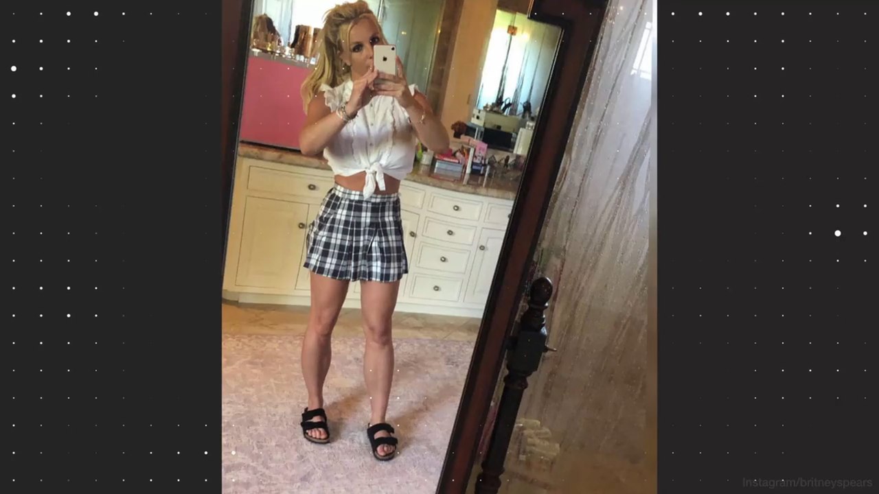 Britney Spears erinnert mit Outfit an „...Baby One More Time“