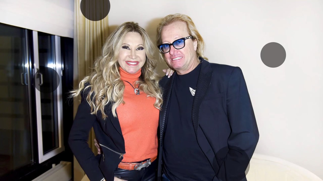 Stranger Look: Carmen Geiss mit Brille zum Business-Meeting