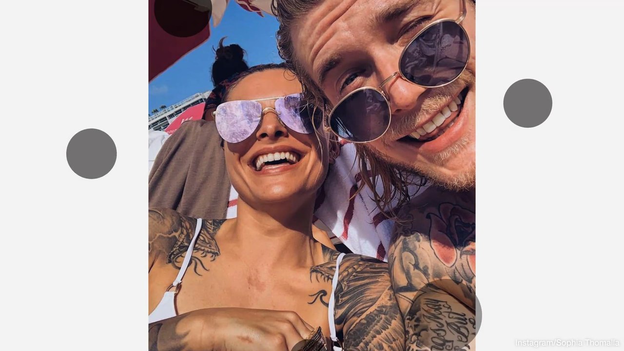 So verliebt zeigt sich Sophia Thomalla mit Loris Karius