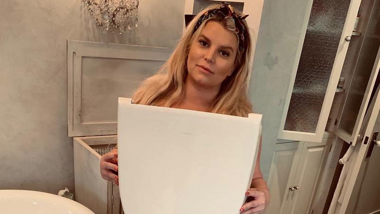 Zu bequem gemacht: Jessica Simpson bricht Toiletten-Sitz