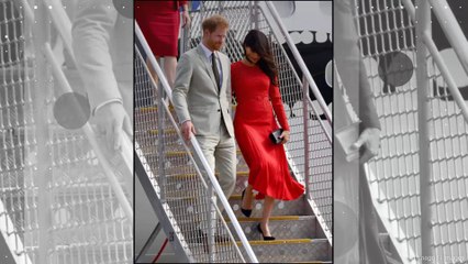 Ups! An Meghans Kleid ist das Etikett noch dran